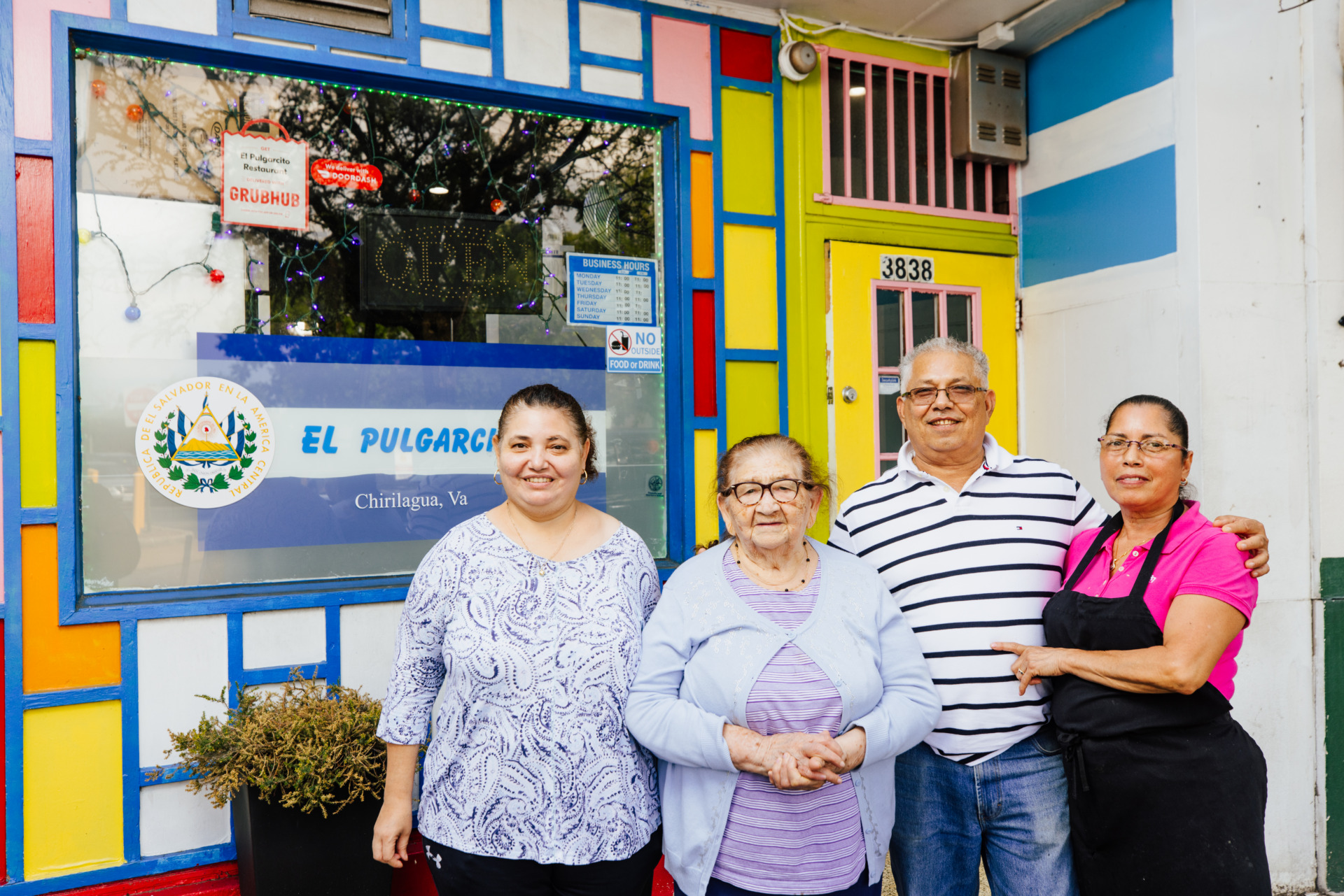An image of the family behind El Pulgarcito